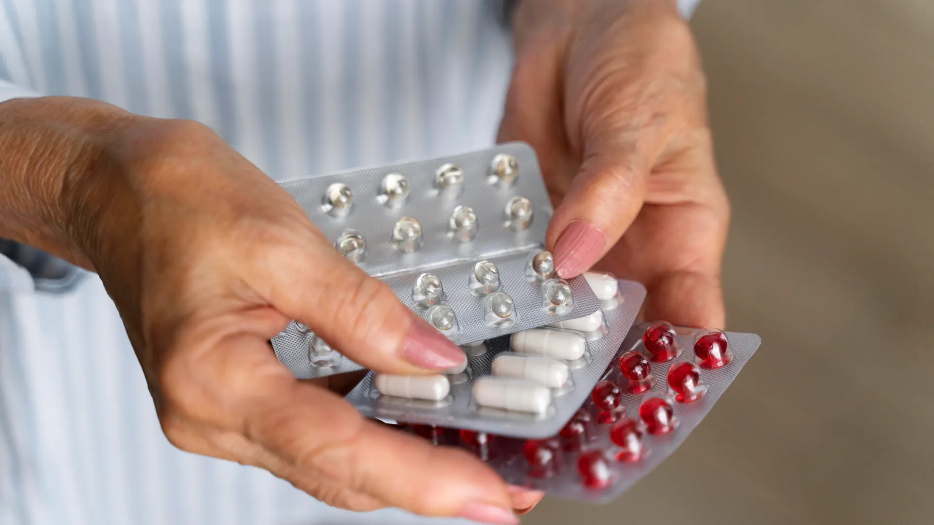 Medicamentos de Uso Contínuo: O Ladrão Silencioso da sua Energia (e Como Resolver)